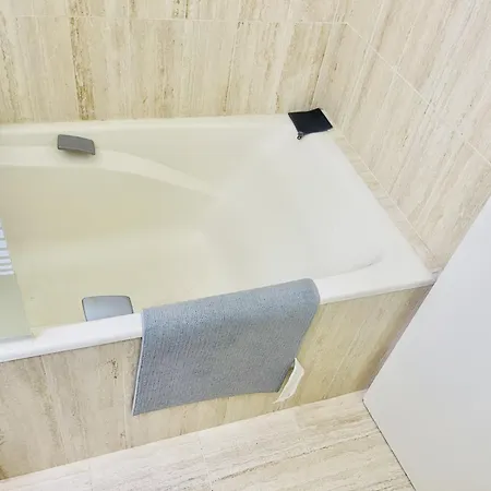 Privee - Place Verdun 3* Tours