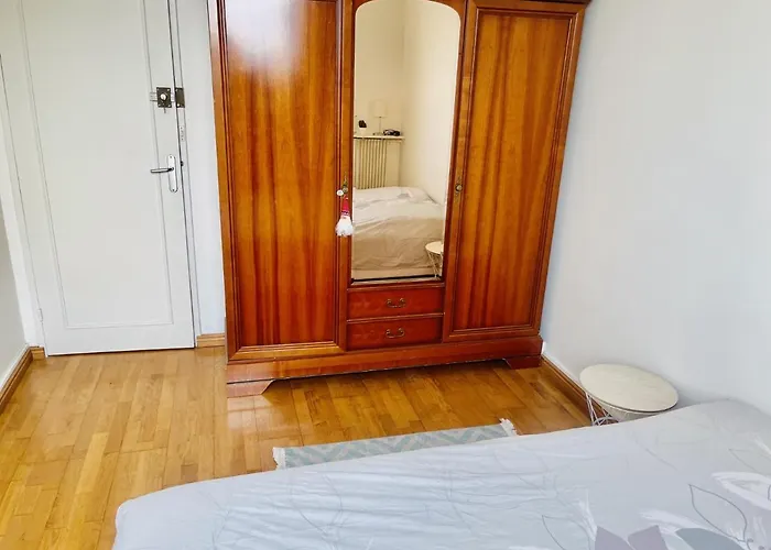 Privee - Place Verdun Bed & Breakfast