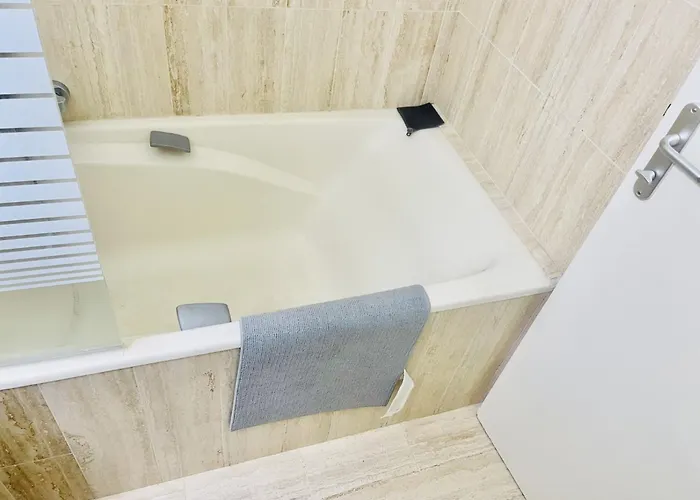 Privée - Place Verdun 3* Tours